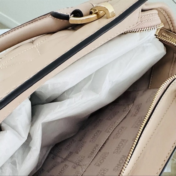 NWT Michael Kors Quilted Satchel Beige Oyster Vivianne Large Zip Shoulder Bag - Picture 11 of 12